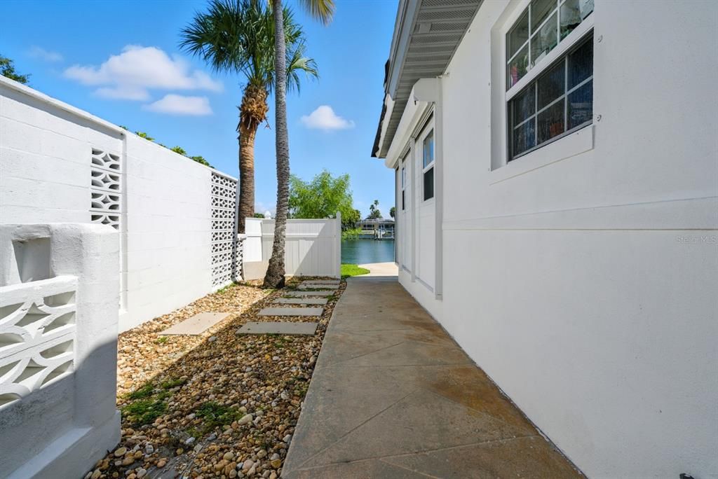 Active With Contract: $1,400,000 (2 beds, 2 baths, 1831 Square Feet)