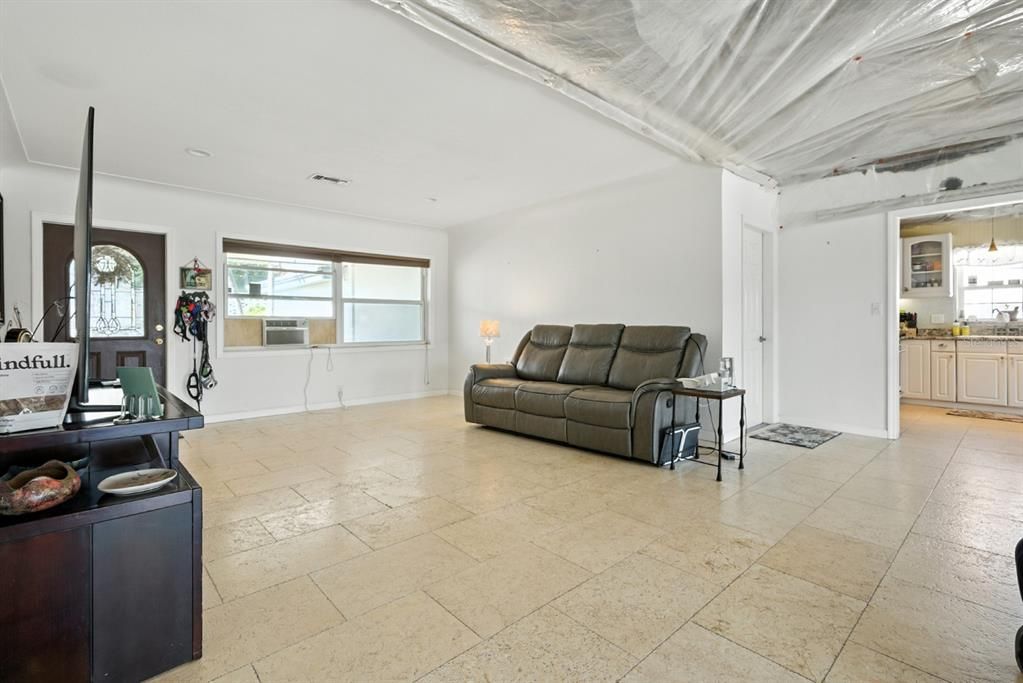 Active With Contract: $1,400,000 (2 beds, 2 baths, 1831 Square Feet)