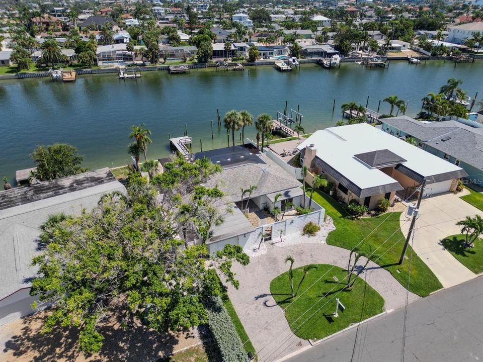 Active With Contract: $1,400,000 (2 beds, 2 baths, 1831 Square Feet)