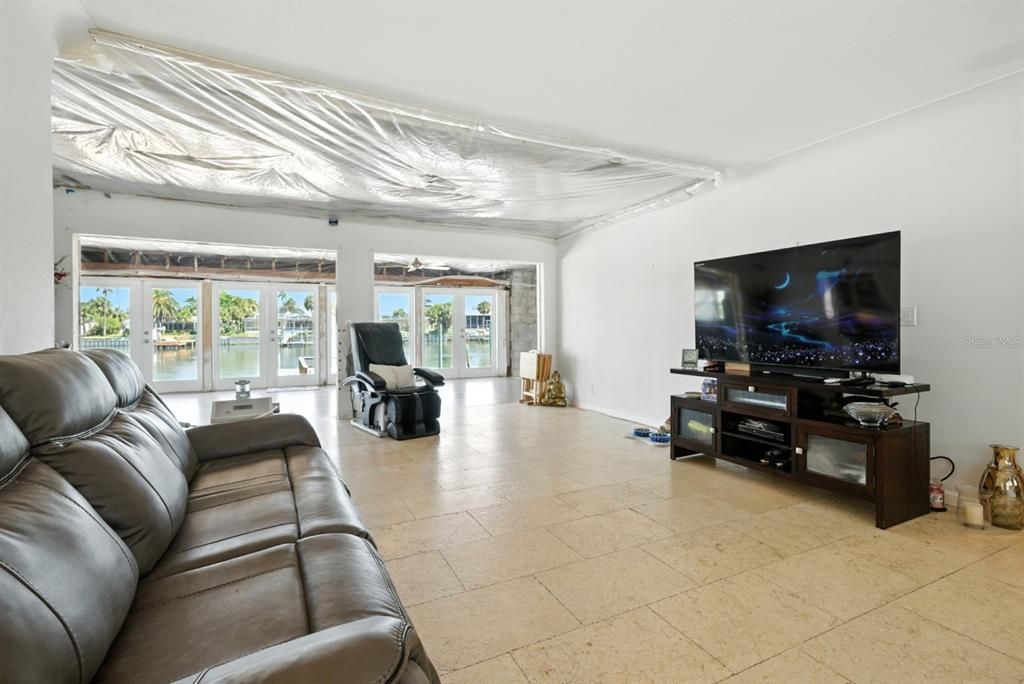 Active With Contract: $1,400,000 (2 beds, 2 baths, 1831 Square Feet)