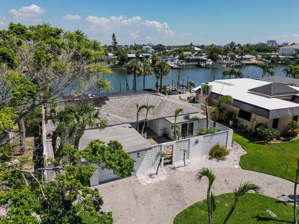 Active With Contract: $1,400,000 (2 beds, 2 baths, 1831 Square Feet)