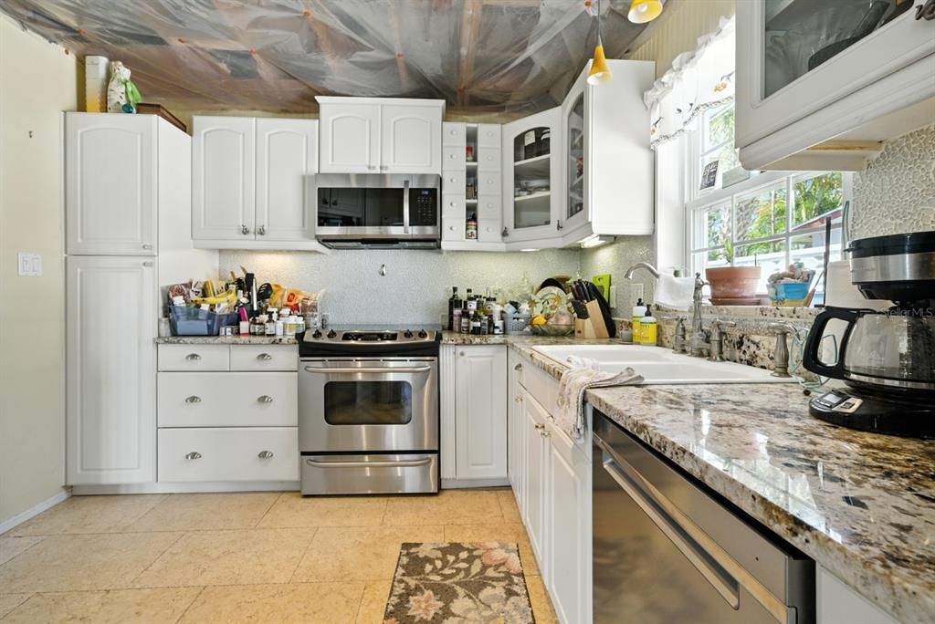 Active With Contract: $1,400,000 (2 beds, 2 baths, 1831 Square Feet)