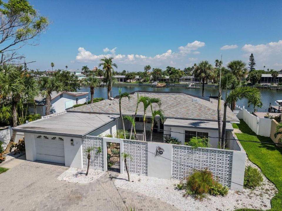 Active With Contract: $1,400,000 (2 beds, 2 baths, 1831 Square Feet)