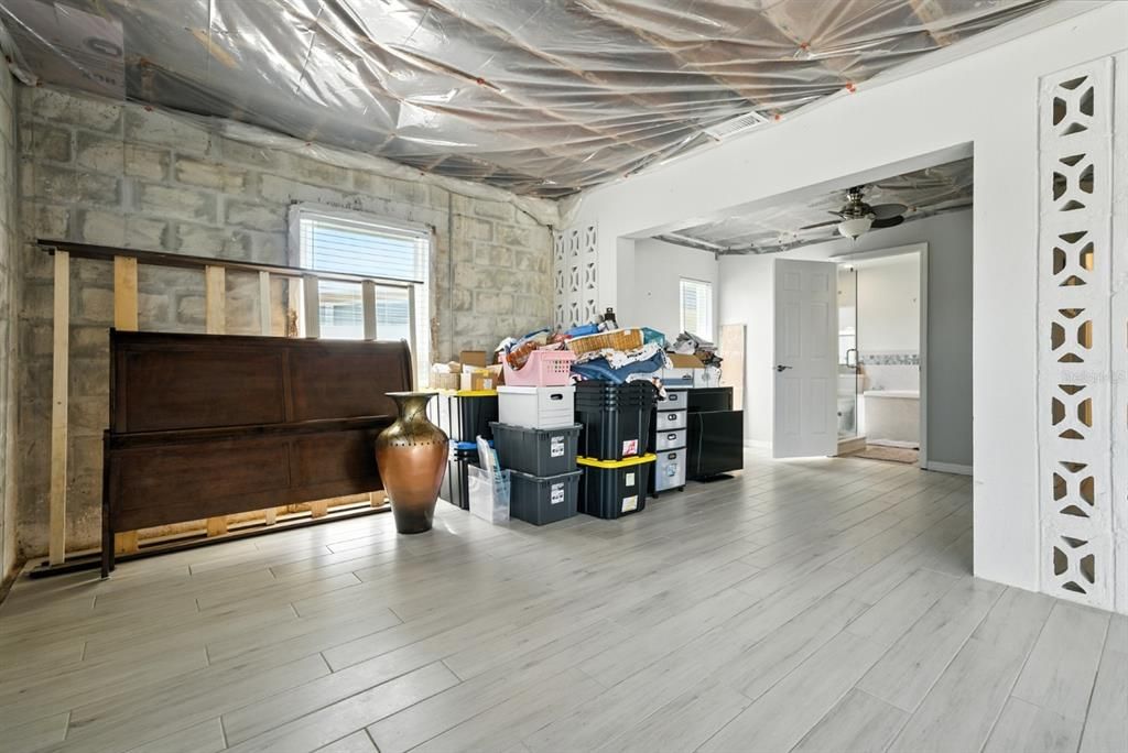 Active With Contract: $1,400,000 (2 beds, 2 baths, 1831 Square Feet)