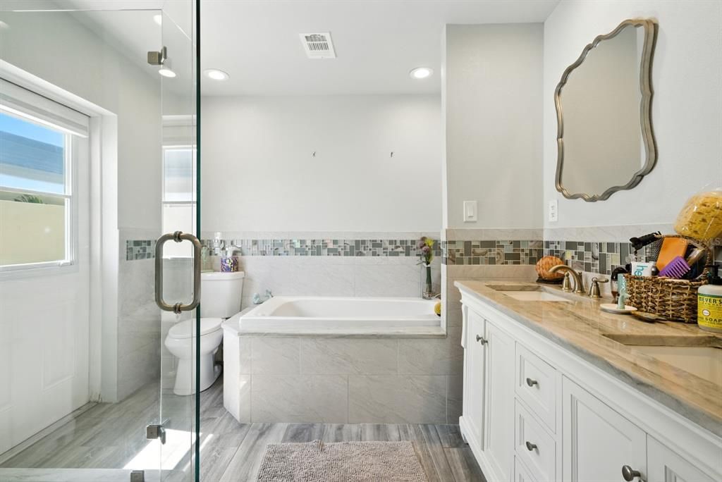 Active With Contract: $1,400,000 (2 beds, 2 baths, 1831 Square Feet)