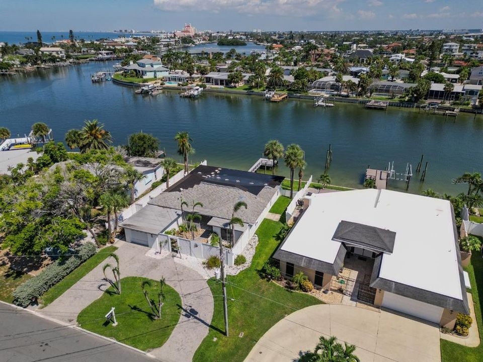 Active With Contract: $1,400,000 (2 beds, 2 baths, 1831 Square Feet)