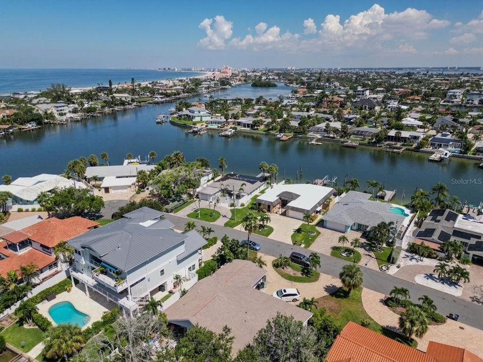 Active With Contract: $1,400,000 (2 beds, 2 baths, 1831 Square Feet)