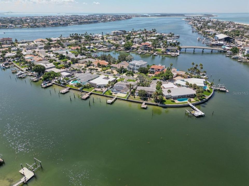 Active With Contract: $1,400,000 (2 beds, 2 baths, 1831 Square Feet)