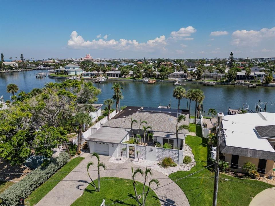 Active With Contract: $1,400,000 (2 beds, 2 baths, 1831 Square Feet)