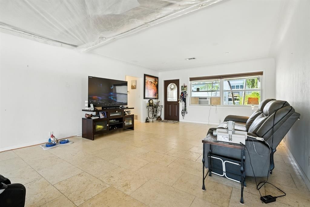 Active With Contract: $1,400,000 (2 beds, 2 baths, 1831 Square Feet)