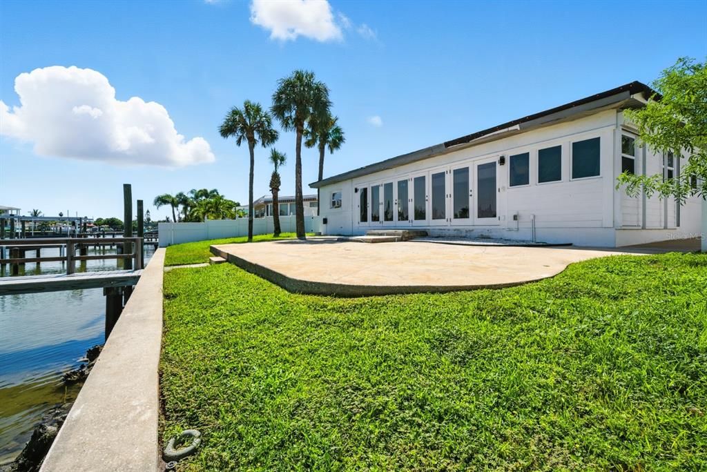 Active With Contract: $1,400,000 (2 beds, 2 baths, 1831 Square Feet)