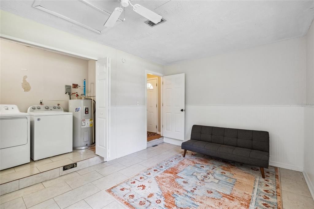 For Rent: $2,100 (3 beds, 2 baths, 1185 Square Feet)