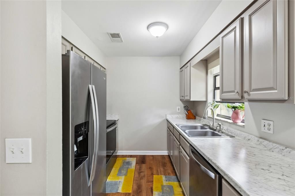 For Rent: $2,100 (3 beds, 2 baths, 1185 Square Feet)