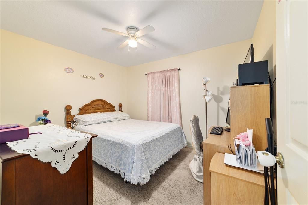 合同活跃: $239,900 (3 贝兹, 2 浴室, 1692 平方英尺)