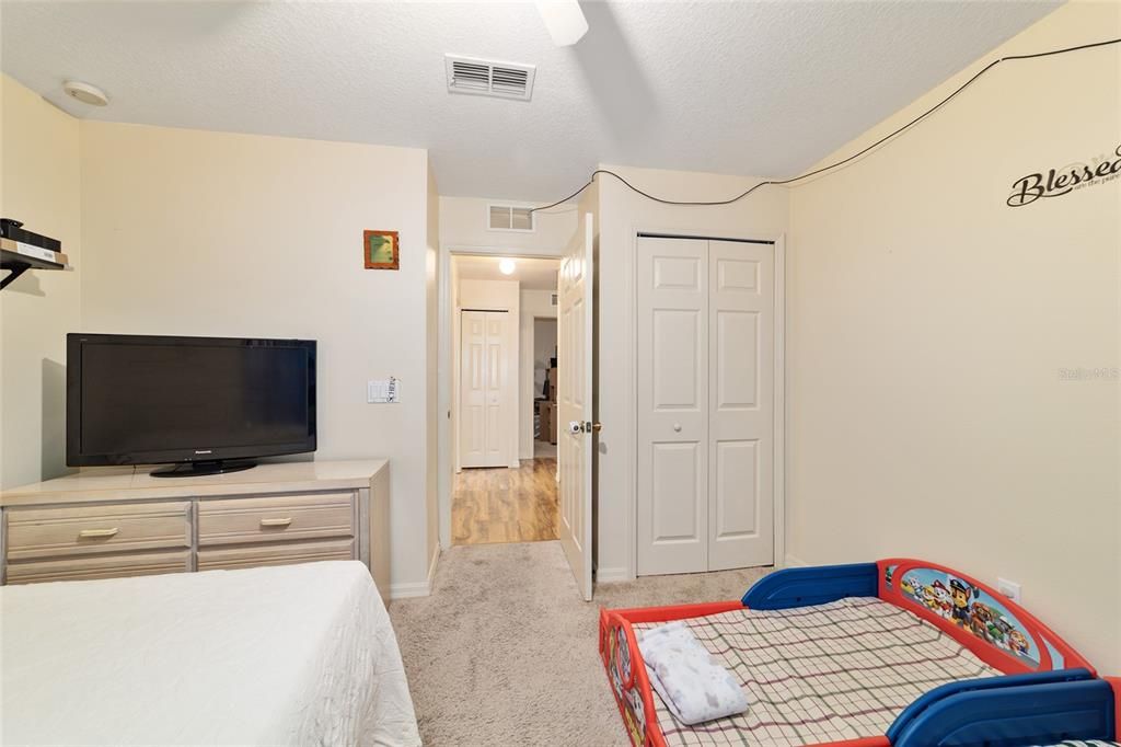 合同活跃: $239,900 (3 贝兹, 2 浴室, 1692 平方英尺)