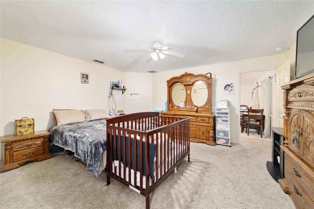 合同活跃: $239,900 (3 贝兹, 2 浴室, 1692 平方英尺)