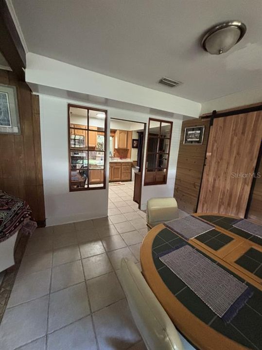 待售: $274,000 (4 贝兹, 2 浴室, 1365 平方英尺)