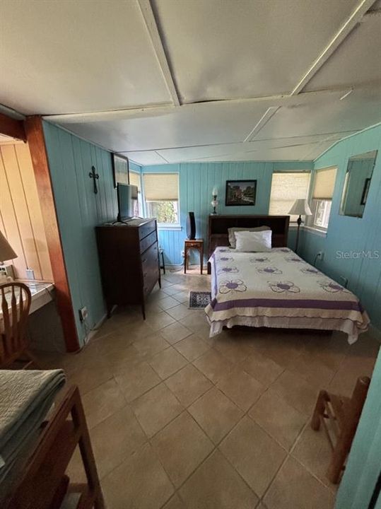 待售: $274,000 (4 贝兹, 2 浴室, 1365 平方英尺)