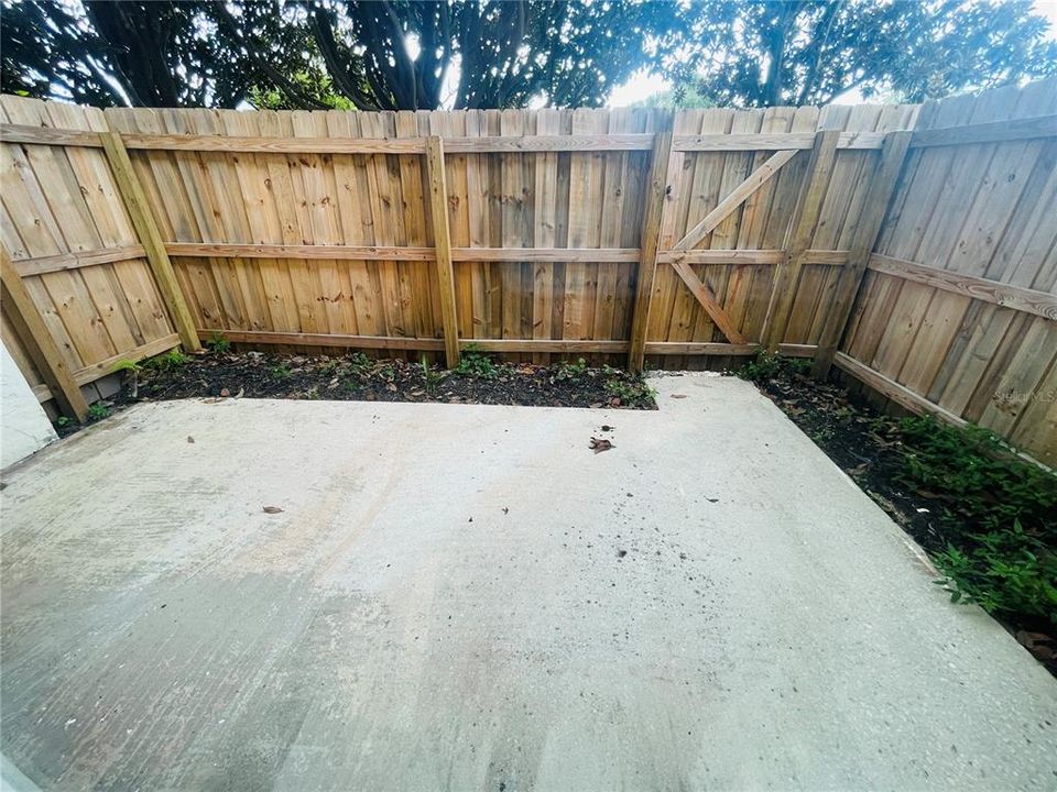 Под контрактом: $1,550 (3 спален, 2 ванн, 1307 Квадратных фут)