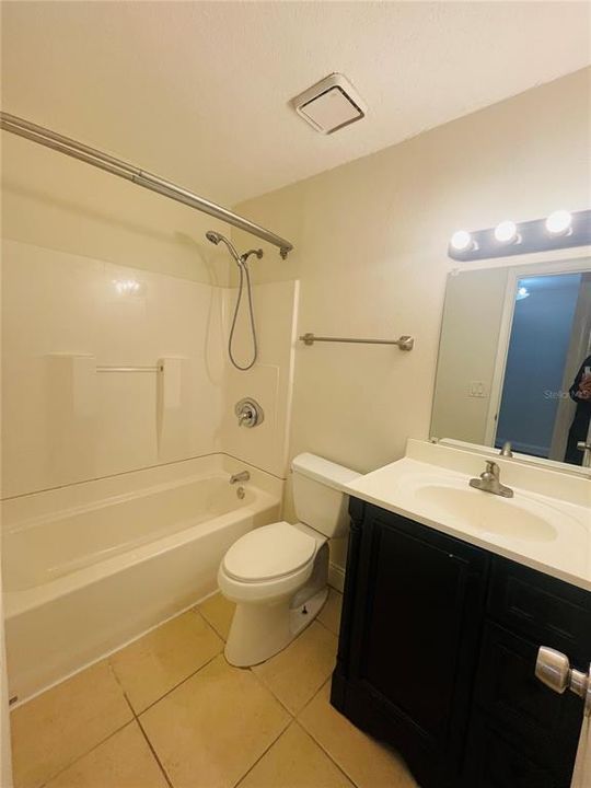 Под контрактом: $1,550 (3 спален, 2 ванн, 1307 Квадратных фут)