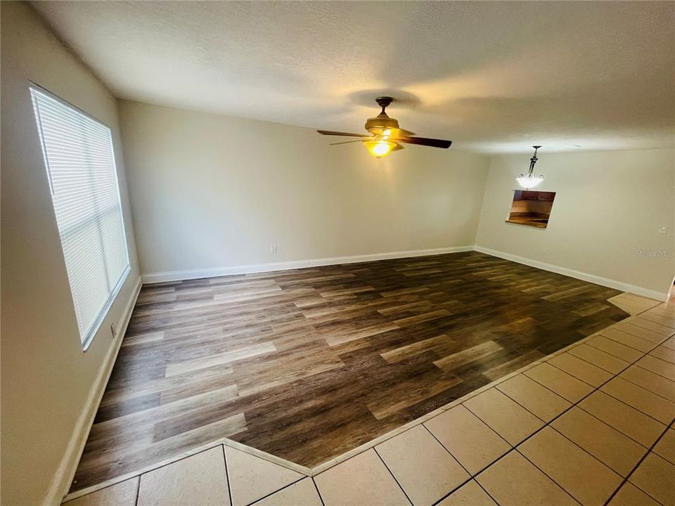 Под контрактом: $1,550 (3 спален, 2 ванн, 1307 Квадратных фут)