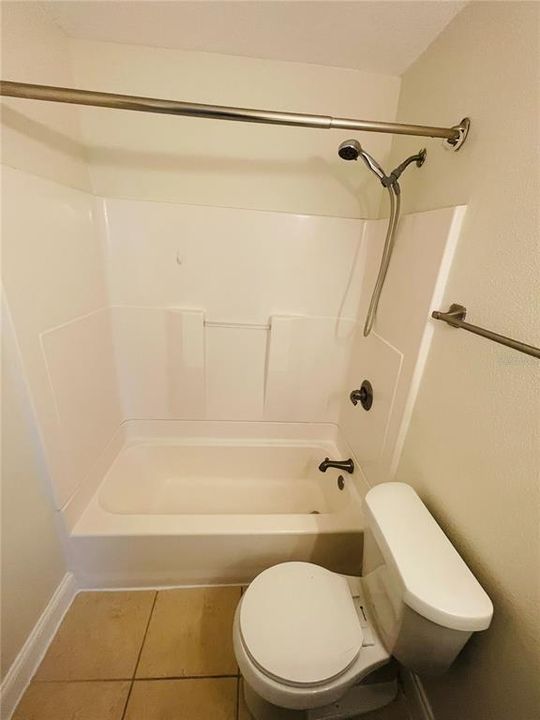 Под контрактом: $1,550 (3 спален, 2 ванн, 1307 Квадратных фут)