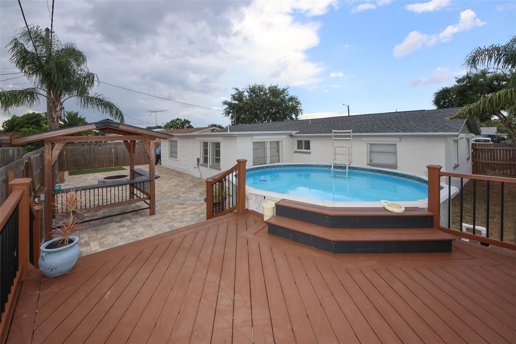 合同活跃: $333,485 (4 贝兹, 3 浴室, 1510 平方英尺)