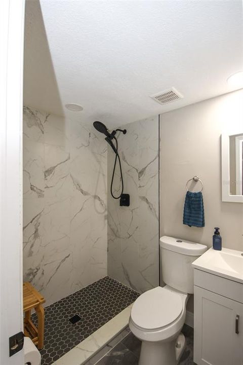 合同活跃: $333,485 (4 贝兹, 3 浴室, 1510 平方英尺)