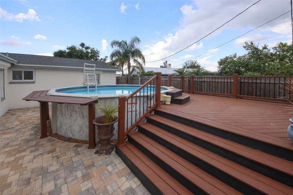 合同活跃: $333,485 (4 贝兹, 3 浴室, 1510 平方英尺)