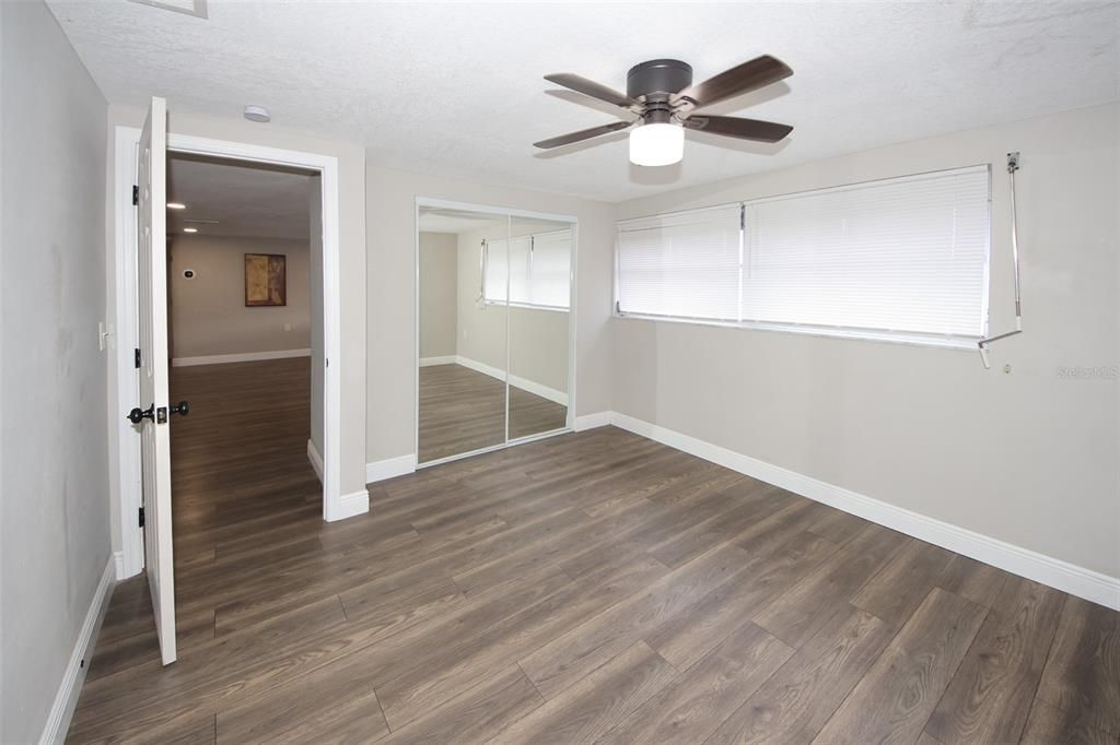 合同活跃: $333,485 (4 贝兹, 3 浴室, 1510 平方英尺)