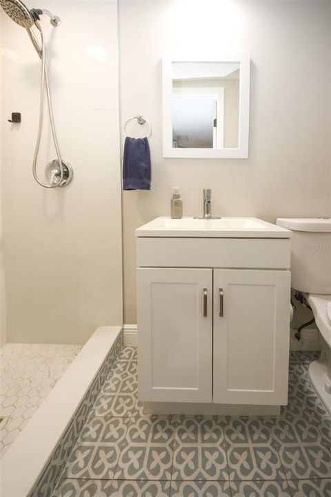 合同活跃: $333,485 (4 贝兹, 3 浴室, 1510 平方英尺)