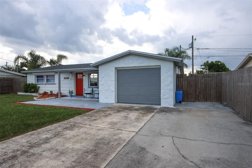 合同活跃: $333,485 (4 贝兹, 3 浴室, 1510 平方英尺)