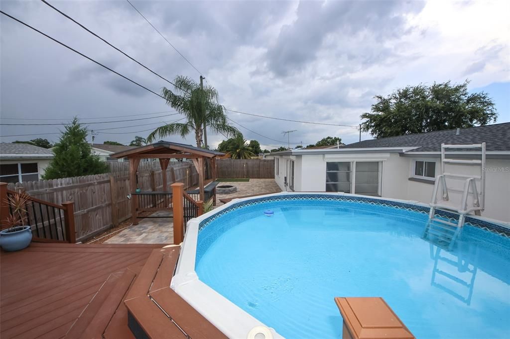 合同活跃: $333,485 (4 贝兹, 3 浴室, 1510 平方英尺)