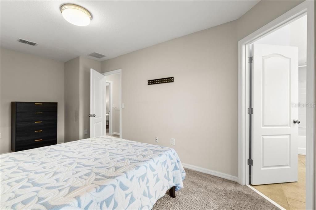 待售: $239,000 (2 贝兹, 2 浴室, 1288 平方英尺)