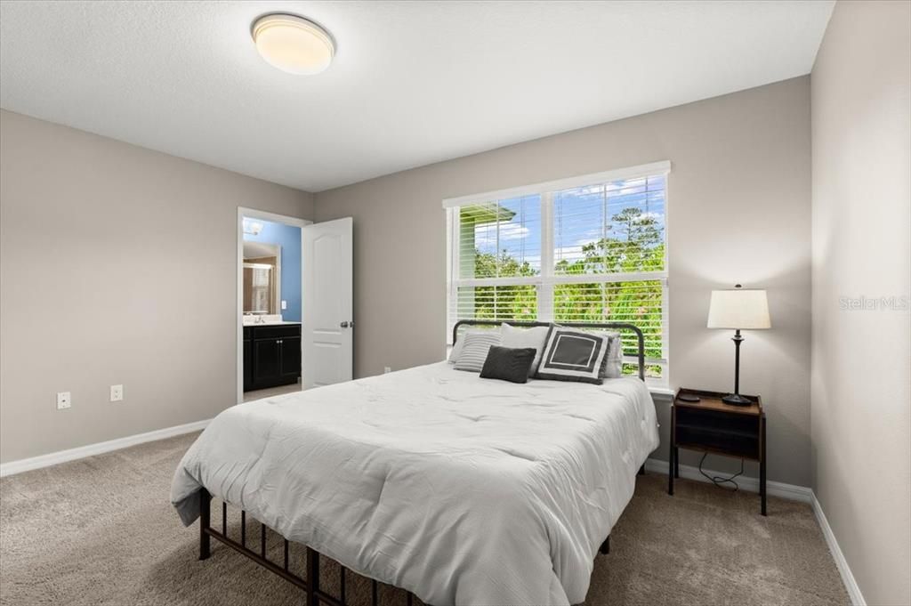 待售: $239,000 (2 贝兹, 2 浴室, 1288 平方英尺)