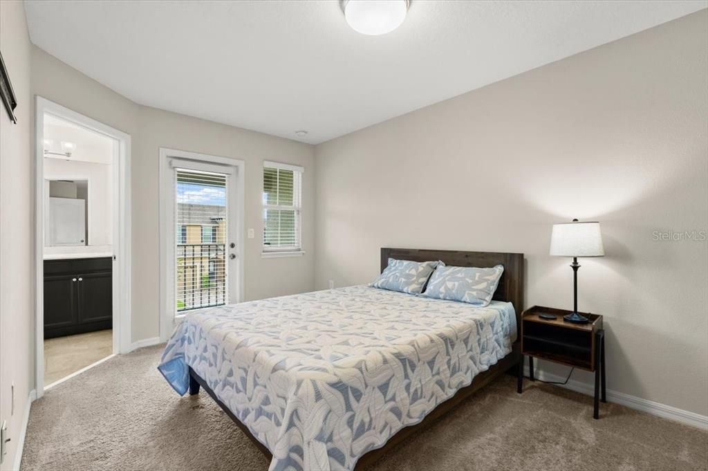 待售: $239,000 (2 贝兹, 2 浴室, 1288 平方英尺)