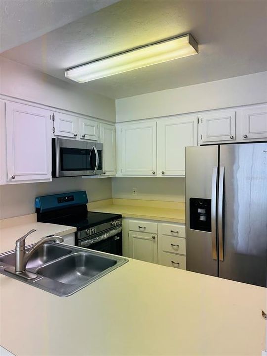 Active With Contract: $1,300 (2 beds, 2 baths, 1208 Square Feet)