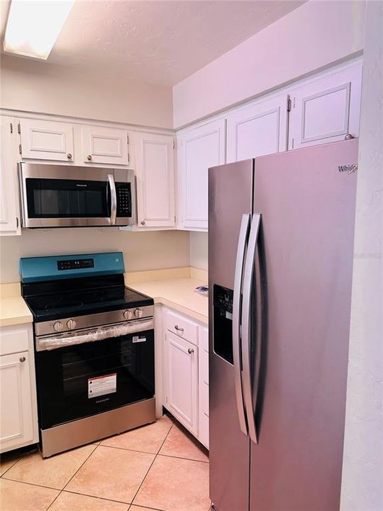 Active With Contract: $1,300 (2 beds, 2 baths, 1208 Square Feet)