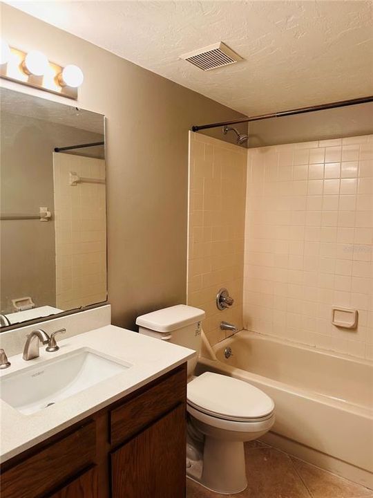 Active With Contract: $1,300 (2 beds, 2 baths, 1208 Square Feet)