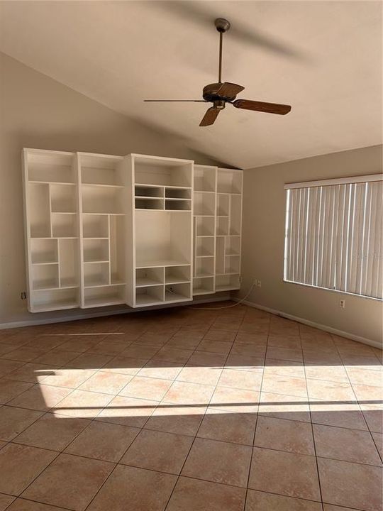 Active With Contract: $1,300 (2 beds, 2 baths, 1208 Square Feet)