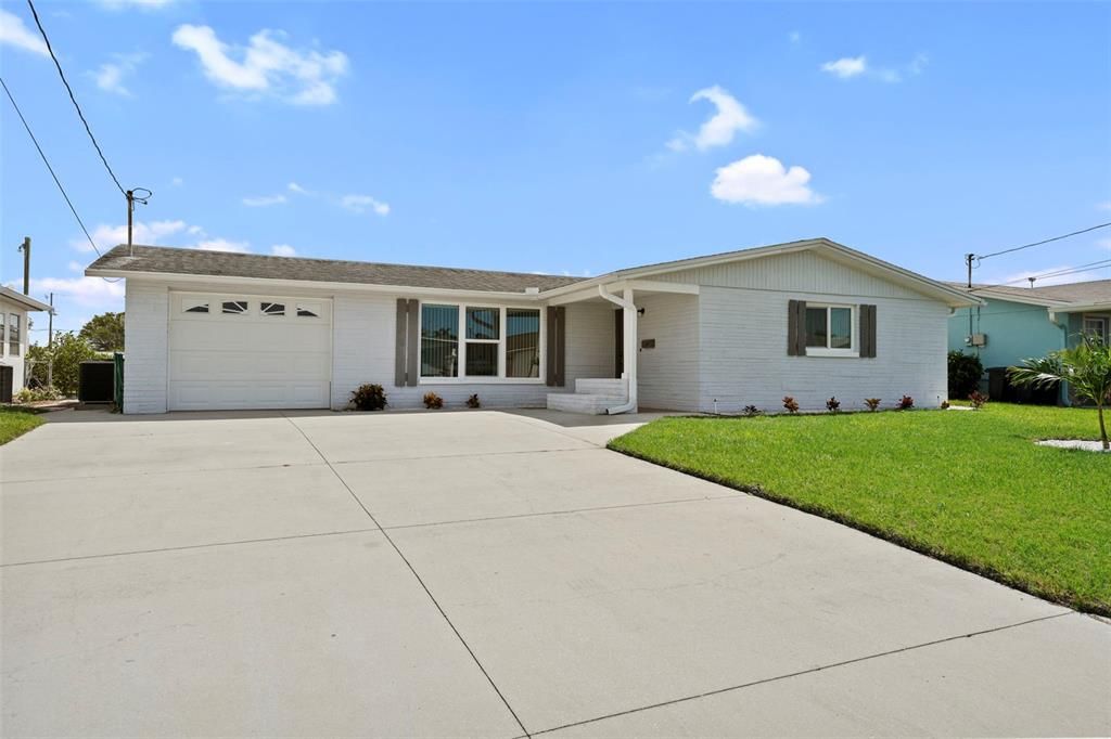 Active With Contract: $350,000 (3 beds, 1 baths, 1444 Square Feet)