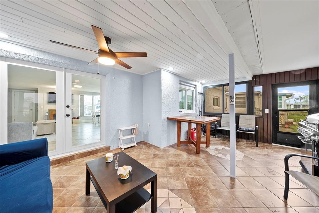 Active With Contract: $350,000 (3 beds, 1 baths, 1444 Square Feet)