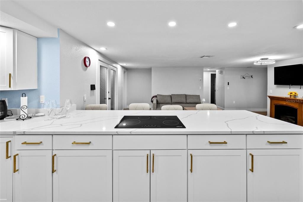 Active With Contract: $350,000 (3 beds, 1 baths, 1444 Square Feet)