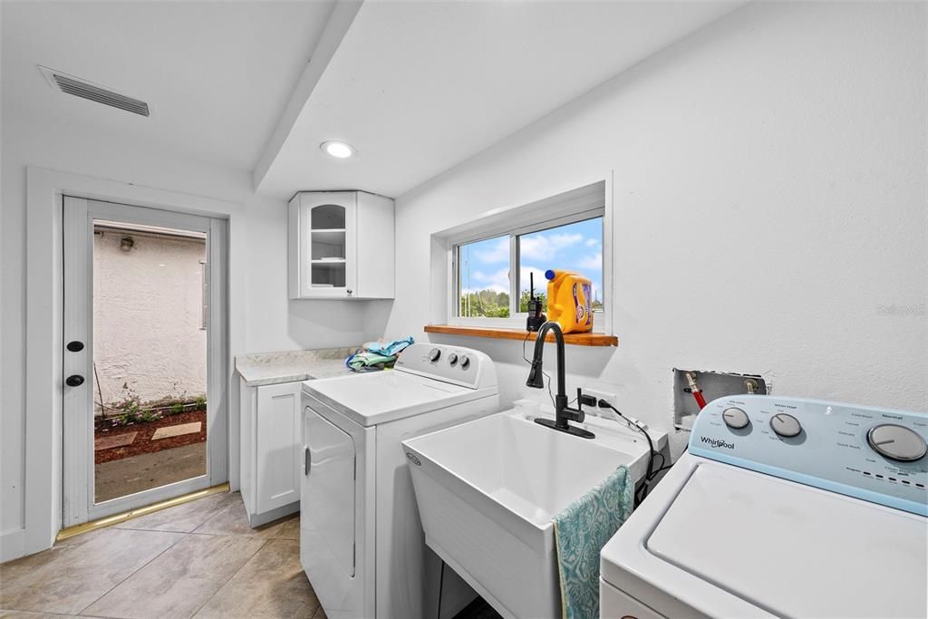 Active With Contract: $350,000 (3 beds, 1 baths, 1444 Square Feet)