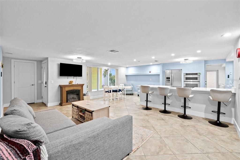 Active With Contract: $350,000 (3 beds, 1 baths, 1444 Square Feet)