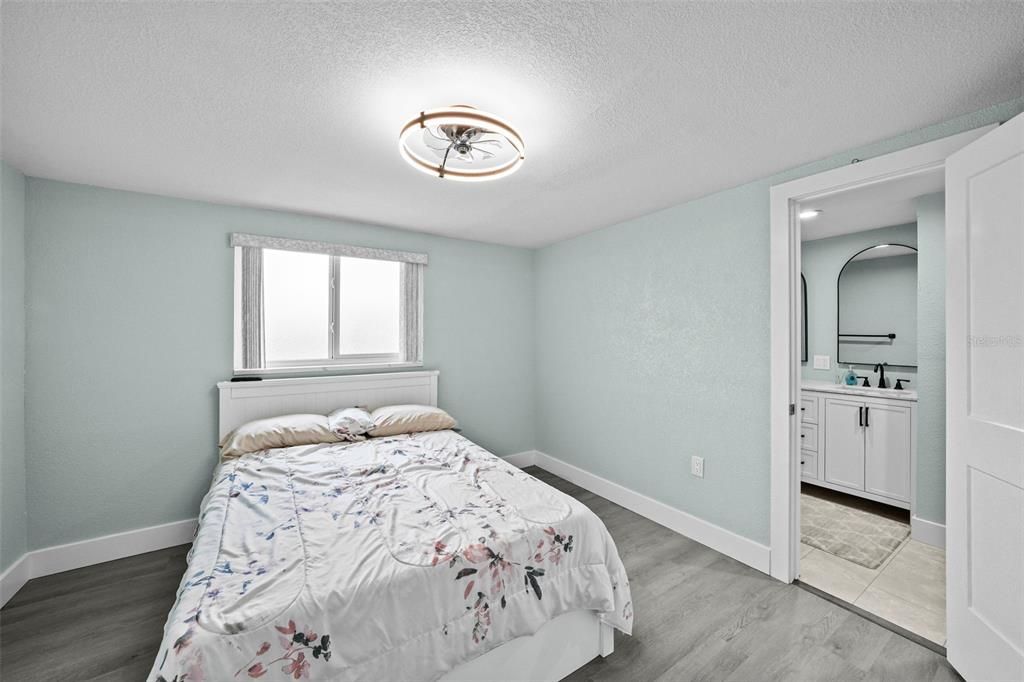 Active With Contract: $350,000 (3 beds, 1 baths, 1444 Square Feet)