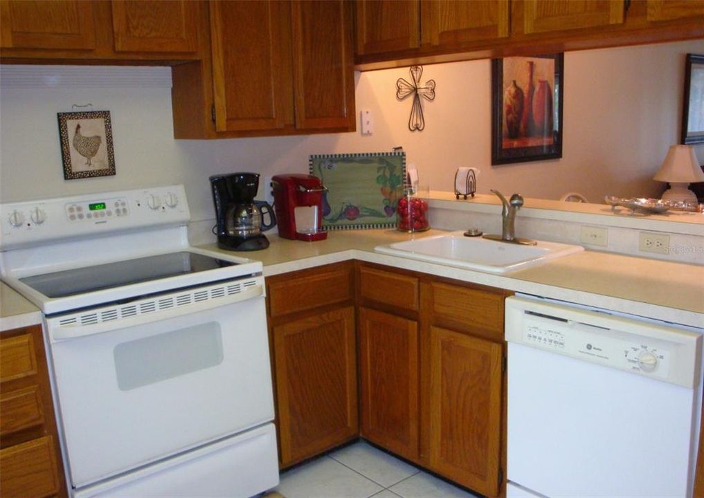For Rent: $3,000 (2 beds, 2 baths, 924 Square Feet)