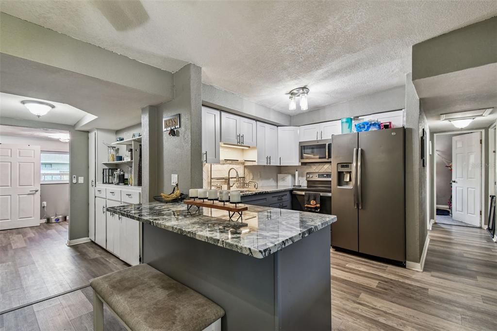 Под контрактом: $299,000 (3 спален, 1 ванн, 1248 Квадратных фут)