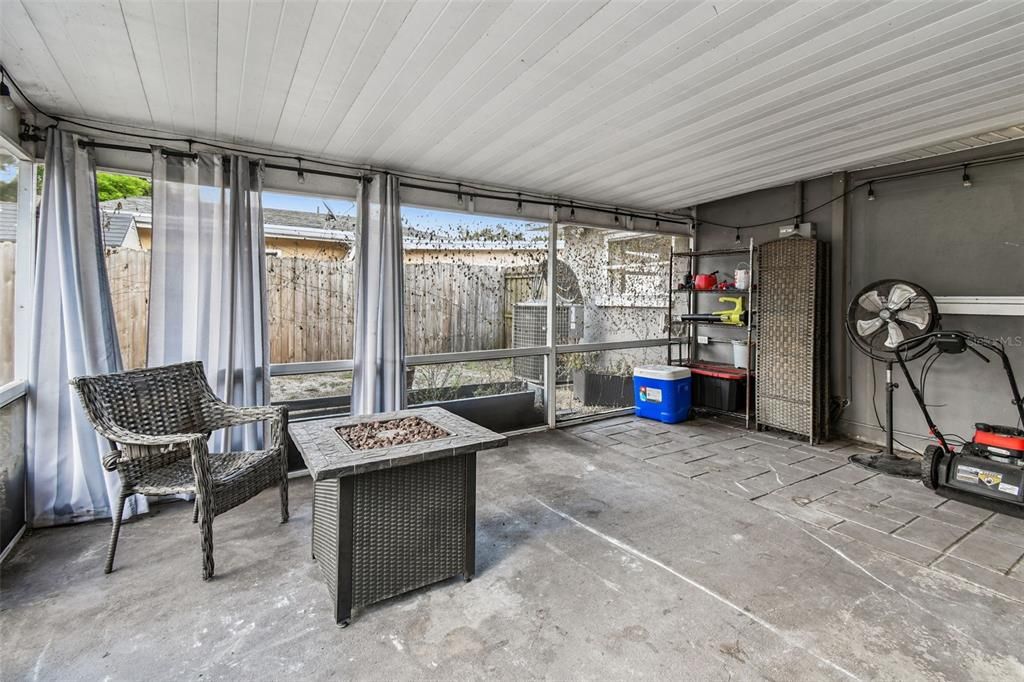 Под контрактом: $299,000 (3 спален, 1 ванн, 1248 Квадратных фут)