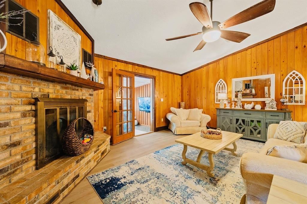 En Venta: $624,900 (4 camas, 2 baños, 3136 Pies cuadrados)